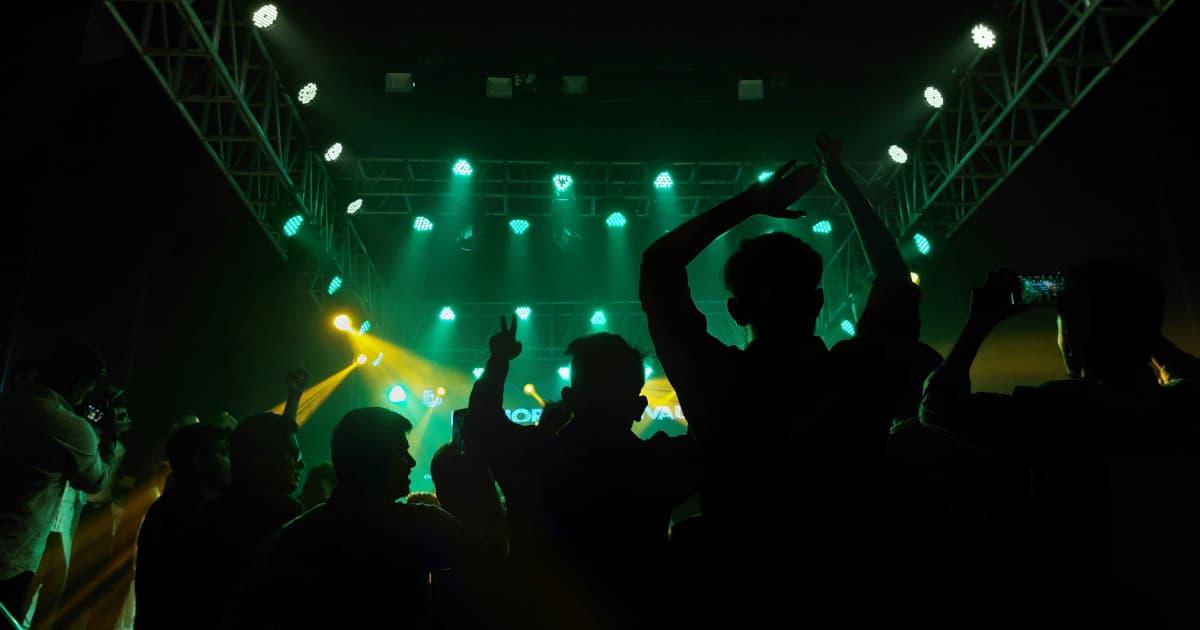 Rock & Roll Hall of Fame Induction Ceremony Backstage Lounge Showcases Luxury Brands and Charity Support